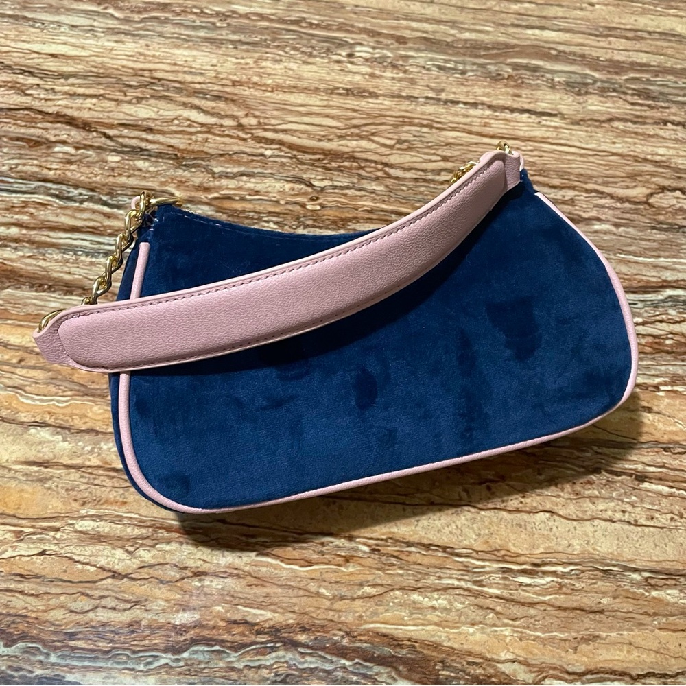 Juicy Couture - Picture 3 of 11